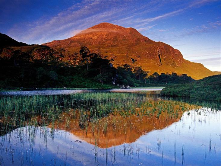 tapety 1280x960 - Sgurr Dubh Reflected in Loch Clair, Torridon, The Highlands, Scotland.jpg