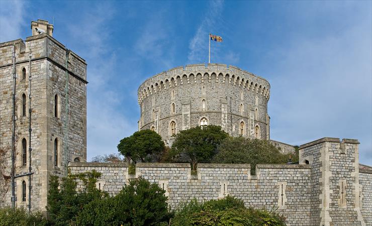 zachomikowane - 1280px-Round_Tower,_Windsor_Castle,_England_-_Nov_20061.jpg